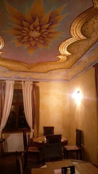Гостевой дом Pensiune Citadela Sighisoara Сигишоара Double Room with Painting Lessons in the Citadel-7